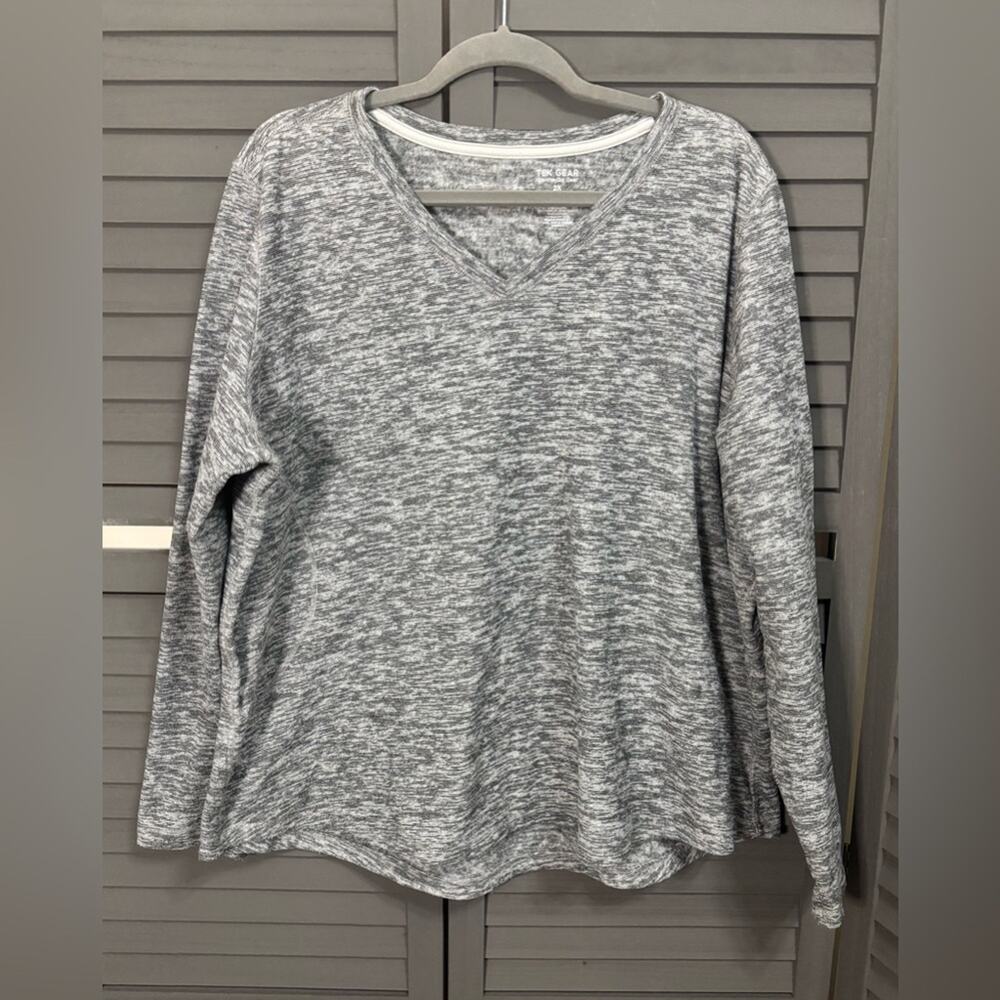 Tek Gear Gray V-Neck Long Sleeve Shirt Size 2X